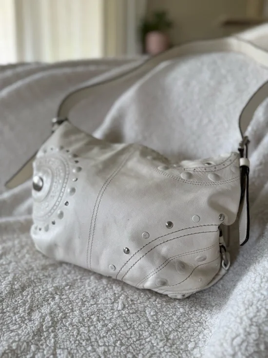 Y2K Vintage Coach Studded Embossed Leather Duffle Hobo Shoulder Bag Ivory F16178 - Picture 2 of 13